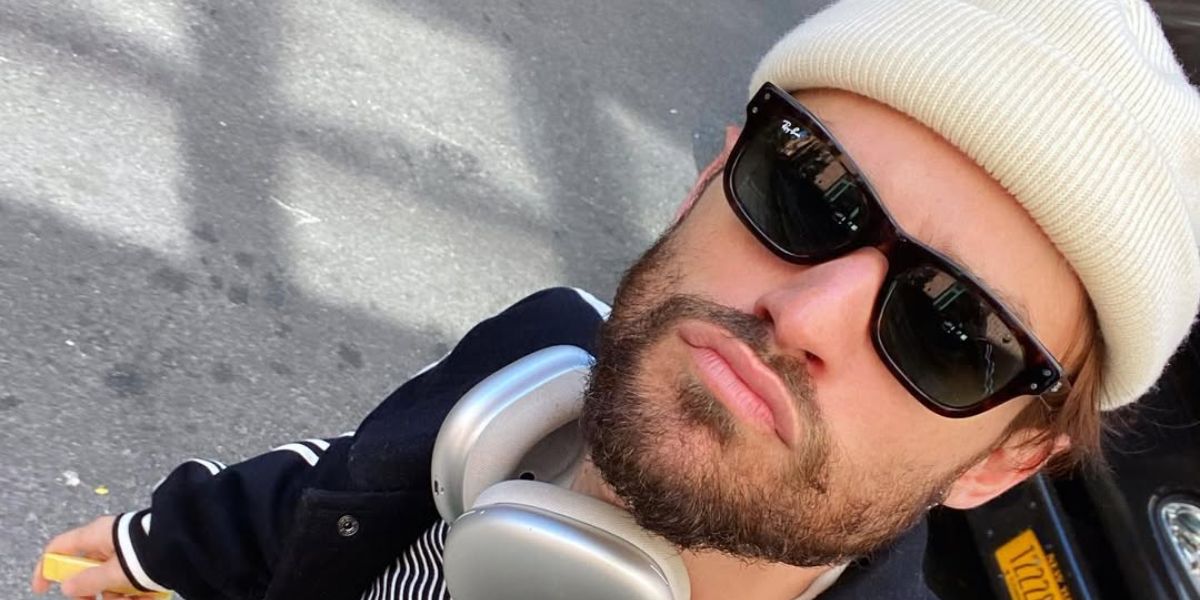 Thomas Doherty was seen wearing tortoiseshell Ray-Ban Mr Burbank RB 2283 902/31 rectangular sunglasses with green lenses in his Instagram post