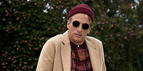 Skateboarder Tony Hawk was seen wearing gold Ray-Ban Round Metal 3447 001 sunglasses in a GQ Magazine feature. Shop online now on Pretavoir