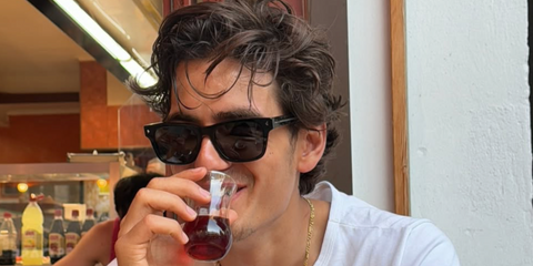 Turkish-German model and internet personality Tony Ozkan was seen wearing black Prada PR A17S 16K731 sunglasses in his Instagram post.