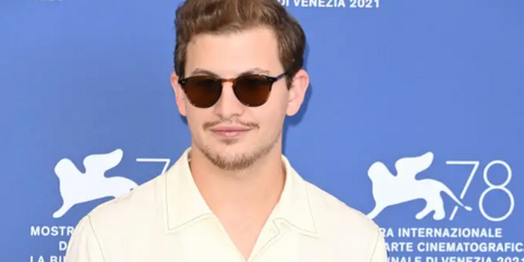 Tye Sheridan was seen wearing khaki tortoiseshell Garrett Leight Hampton 2001 KHT/SFPCOF round sunglasses with brown lenses to the 2021 Venice Film Festival