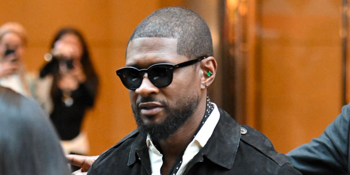 Usher was seen wearing black Oliver Peoples Cary Grant Sun OV5413SU 1796/R5 sunglasses at the Ralph Lauren Spring/Summer 2026 fashion show during New York Fashion Week. Shop online now on Pretavoir
