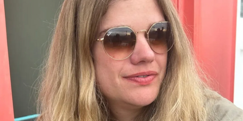 Dutch model Valerie van der Graaf was seen wearing gold Ray-Ban Jack RB 3565 001/51 round sunglasses with brown gradient lenses in her Instagram post