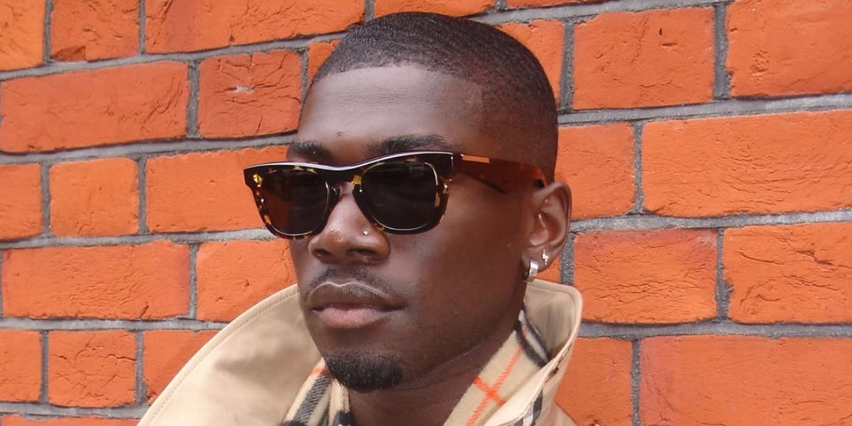 British-Zambian content creator Victor Kunda was seen wearing yellow tortoiseshell Burberry BE4426 4106/87 sunglasses in his Instagram post, September 2024. Shop online now on Pretavoir