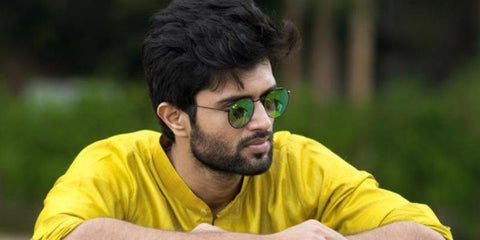 Bollywood actor Vijay Deverakonda was seen wearing black Ray-Ban Round Metal RB 3447 9199/31 sunglasses. Shop online now on Pretavoir
