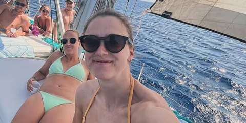 Dutch footballer Vivianne Miedema was seen wearing black Ray-Ban RB 2180 601/11 sunglasses with grey gradient lenses in her Instagram post, June 2024.