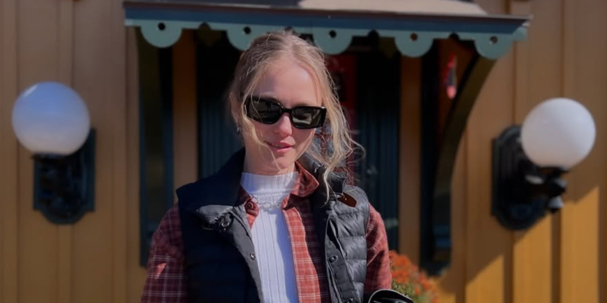 Russian model Vlada Roslyakova was seen wearing black Ray-Ban Kiliane RB 4395 6677/87 sunglasses in her Instagram post, November 2024