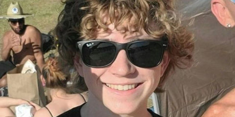 Young actor Walker Scobell was seen wearing rubber black Ray-Ban New Wayfarer RB 2132 622/58 Polarised sunglasses. Shop online now on Pretavoir