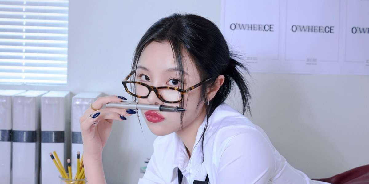 South Korean singer-songwriter Wheein of the girl group MAMAMOO was seen wearing tortoiseshell Miu Miu MU A06S 14L08N Blue Control sunglasses with clear lenses in the promotional image of OWHEECE Asia fan-con tour 2025. Shop online now on Pretavoir