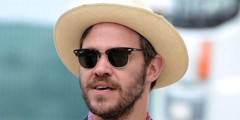 British singer Will Young was seen wearing the iconic tortoiseshell Ray-Ban Clubmaster Classic 3016 W0366 half-rim sunglasses. Shop online now on Pretavoir