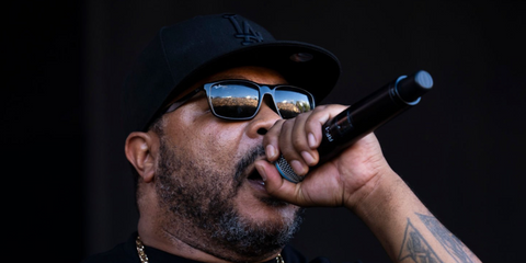 Rapper and actor Xzibit was seen wearing black Ray-Ban RB 4181 601 sunglasses at the Juicy Fest 2023 in Perth. Shop online now on Pretavoir