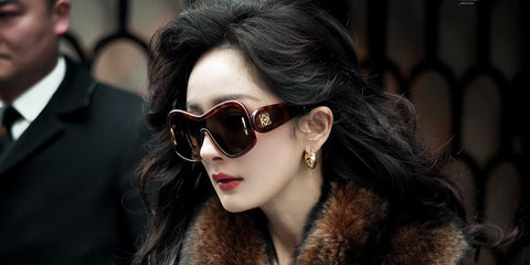 Chinese actress Yang Mi was seen wearing tortoiseshell Loewe Fashion LW40131I 52G sunglasses at the Loewe Fall/Winter 2024 fashion show during Paris Fashion Week. Shop online now on Pretavoir