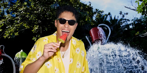 Taiwanese actor Yo Yang was seen wearing black Bottega Veneta BV1253S 001 sunglasses in a Vogue Vacation feature, shared through his Instagram post in June 2025. Shop online now on Pretavoir