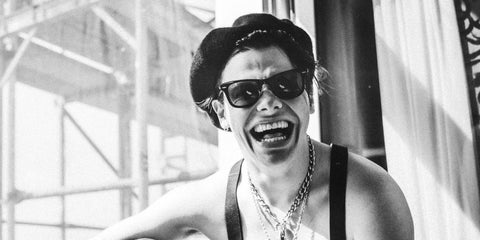 Yungblud was seen wearing the iconic black Ray-Ban Wayfarer 2140 901/58 Polarised sunglasses in an NME Magazine feature, June 2022