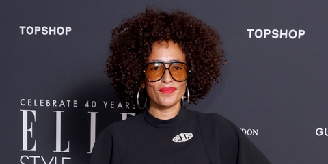 Novelist Zadie Smith was seen wearing black Bottega Veneta BV1274S 002 aviator sunglasses with yellow lenses at the ELLE Style Awards 2025 in London. Shop online now on Pretavoir