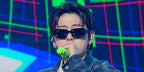 Zico was seen wearing black Gucci GG1531SK 001 square sunglasses on KBS Stage