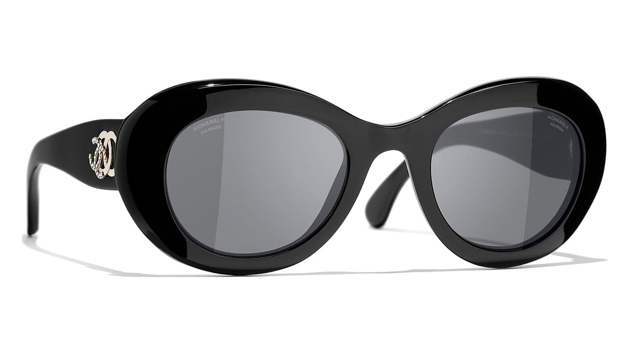 Sunglasses Chanel Black in Plastic - 36645588